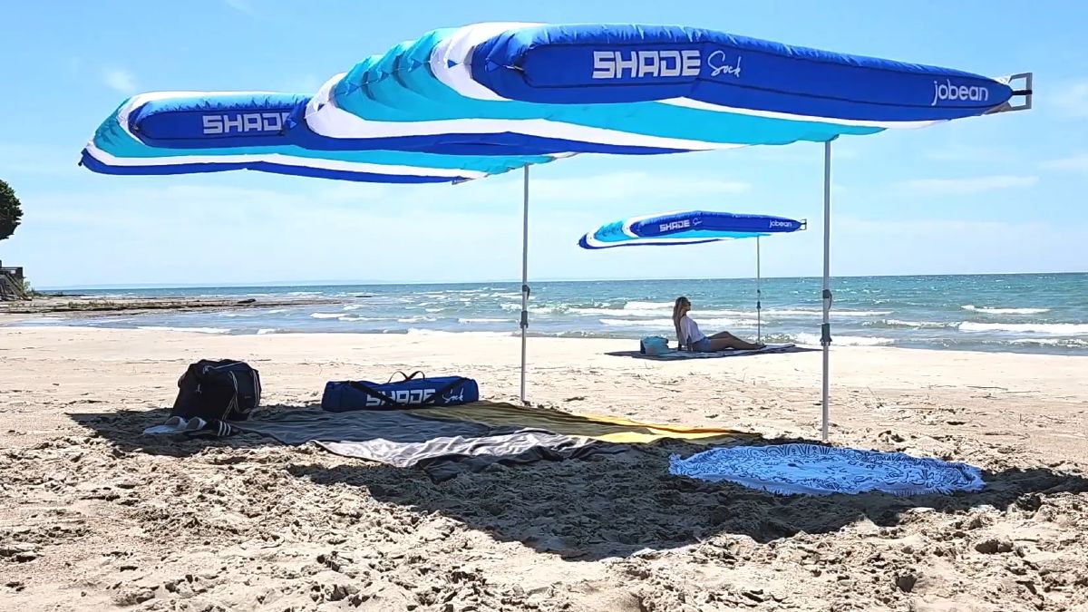 El invento que da sombra, se instala fácil y caben cuatro personas shadesock toldo playa