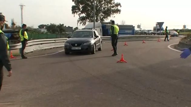 Lo pillan a 212 km/h con un Mercedes y la dice a la policía que “tiene 19 años y llegaba tarde a una entrevista de trabajo”