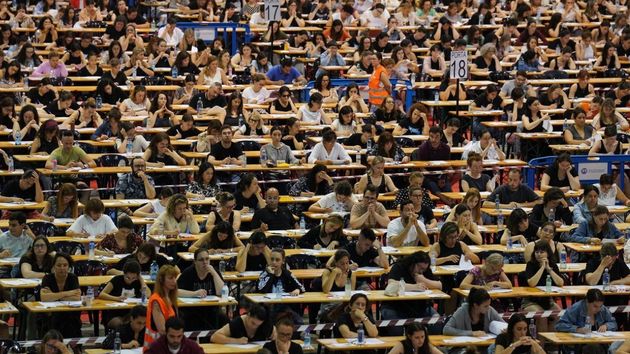 El BOE publica nuevas oposiciones con 1.512 plazas para ser funcionario en la administración pública: consigue empleo fijo sólo con la ESO