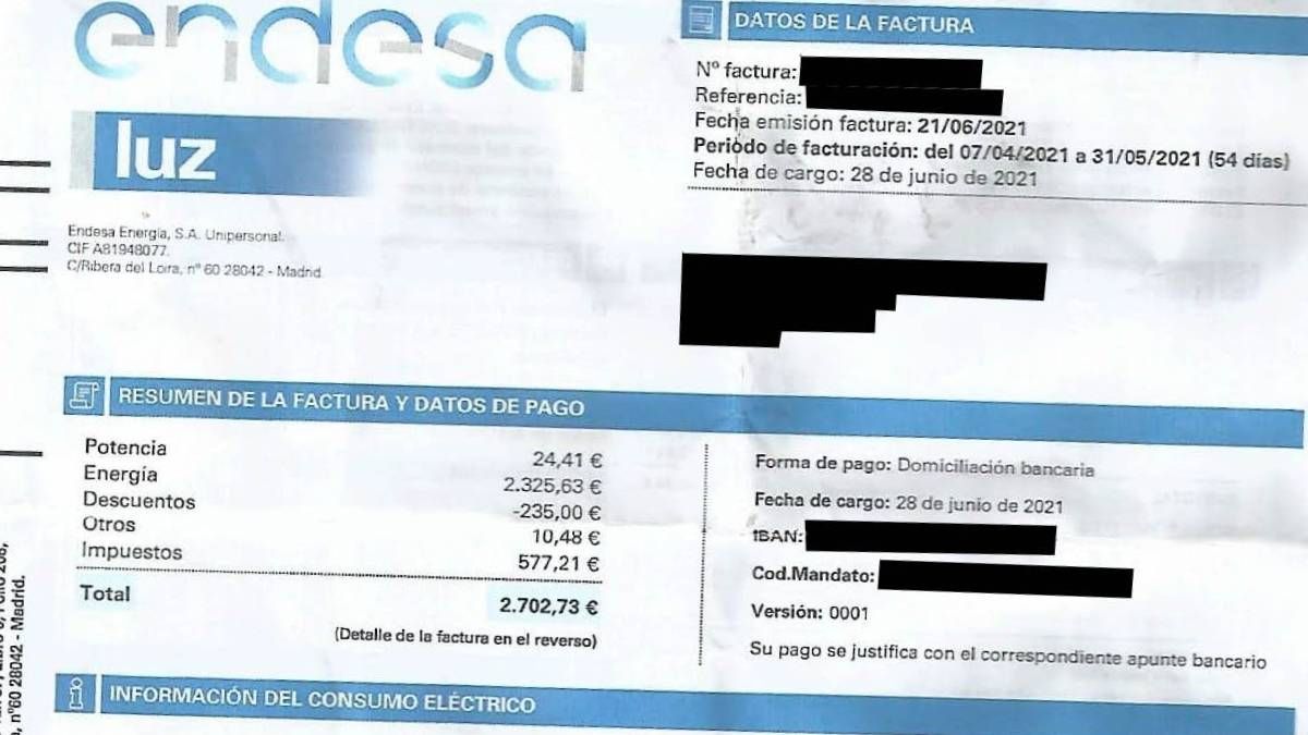 Un recibo atrasado de Endesa Una carta de Endesa