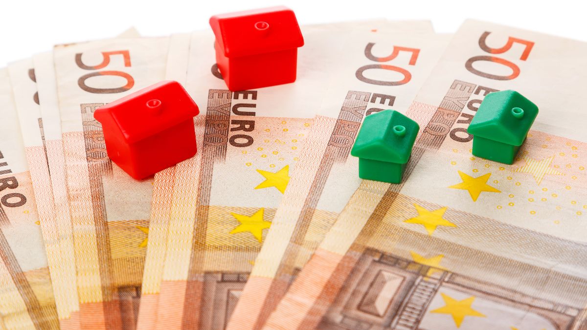 Figuras de casas sobre billetes de 50 euros Figuras de casas sobre billetes de 50 euros