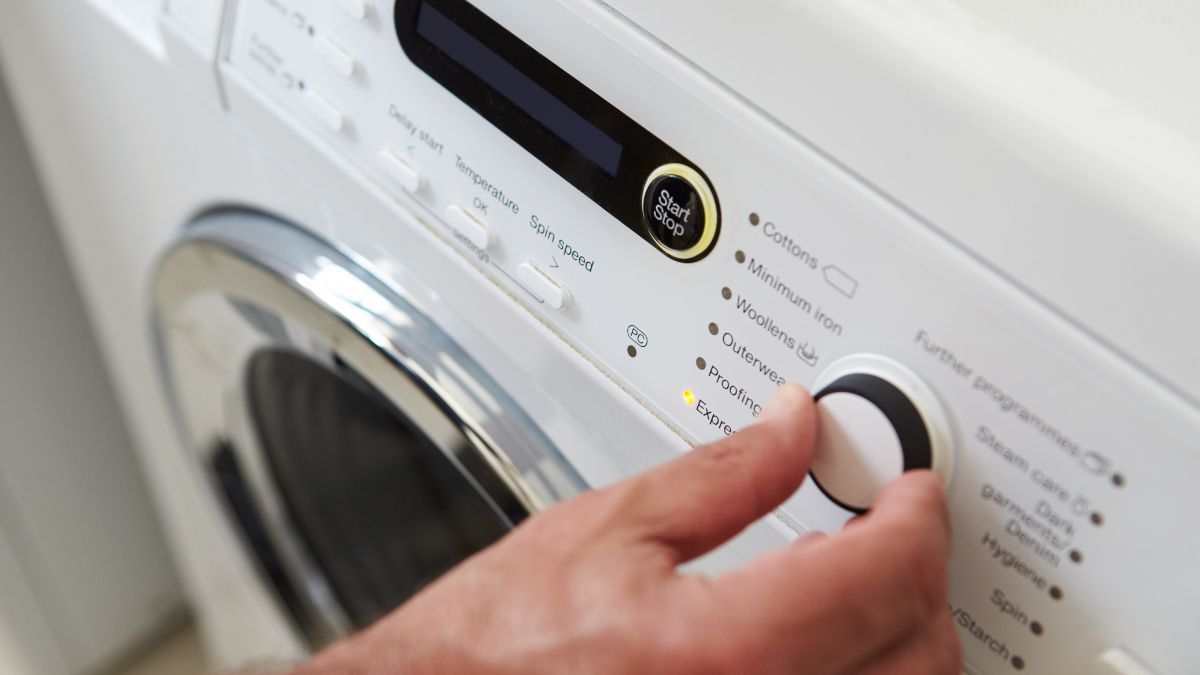 Precio de la luz, 11 de junio de 2025 El precio de la luz se desploma este miércoles con la nueva tarifa: cuál es el precio máximo y mínimo de electricidad