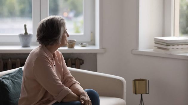 Una mujer cotiza más de 47 años y ve recortada su pensión de jubilación 894,92 euros al mes por la Seguridad Social por pasarse del tope máximo junto a la de viudedad