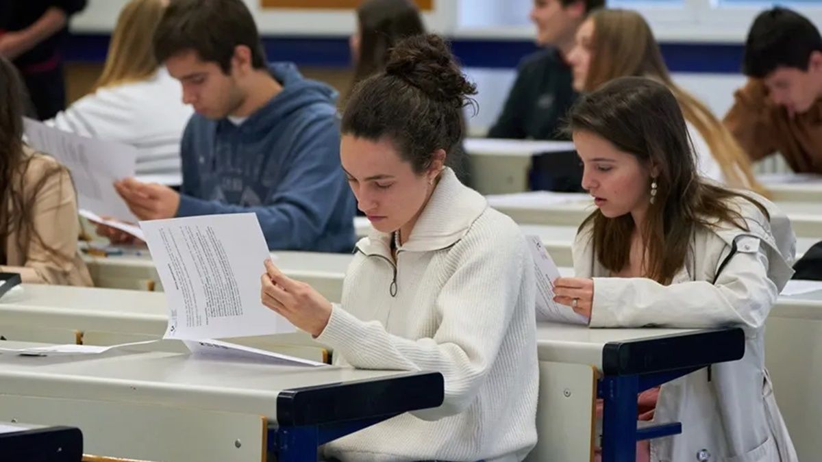 Este grado superior de FP garantiza un trabajo seguro y sueldos de 48.000 euros Alumnos en un instituto de Formación Profesional (FP)