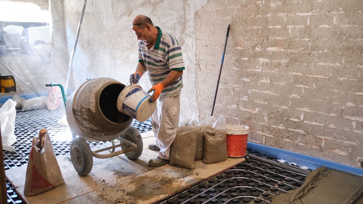 Un trabajador de la construcción Un trabajador de la construcción
