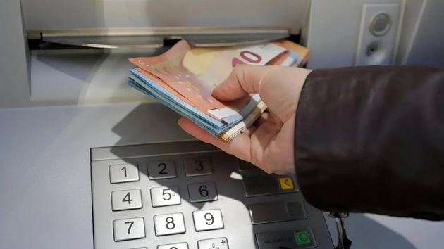 La Seguridad Social confirma el día en que ingresará las pensiones y la paga extra en junio de 2025 en CaixaBank, Santander, BBVA y otros bancos