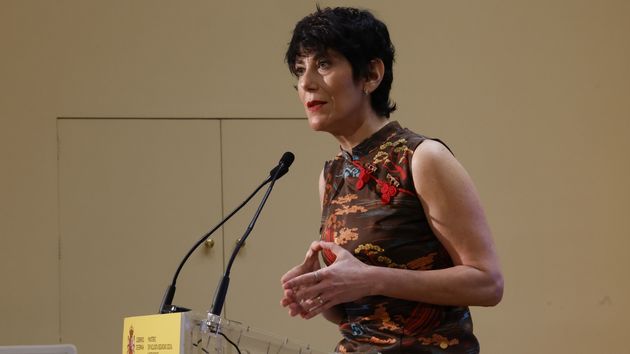 Elma Saiz en un atril