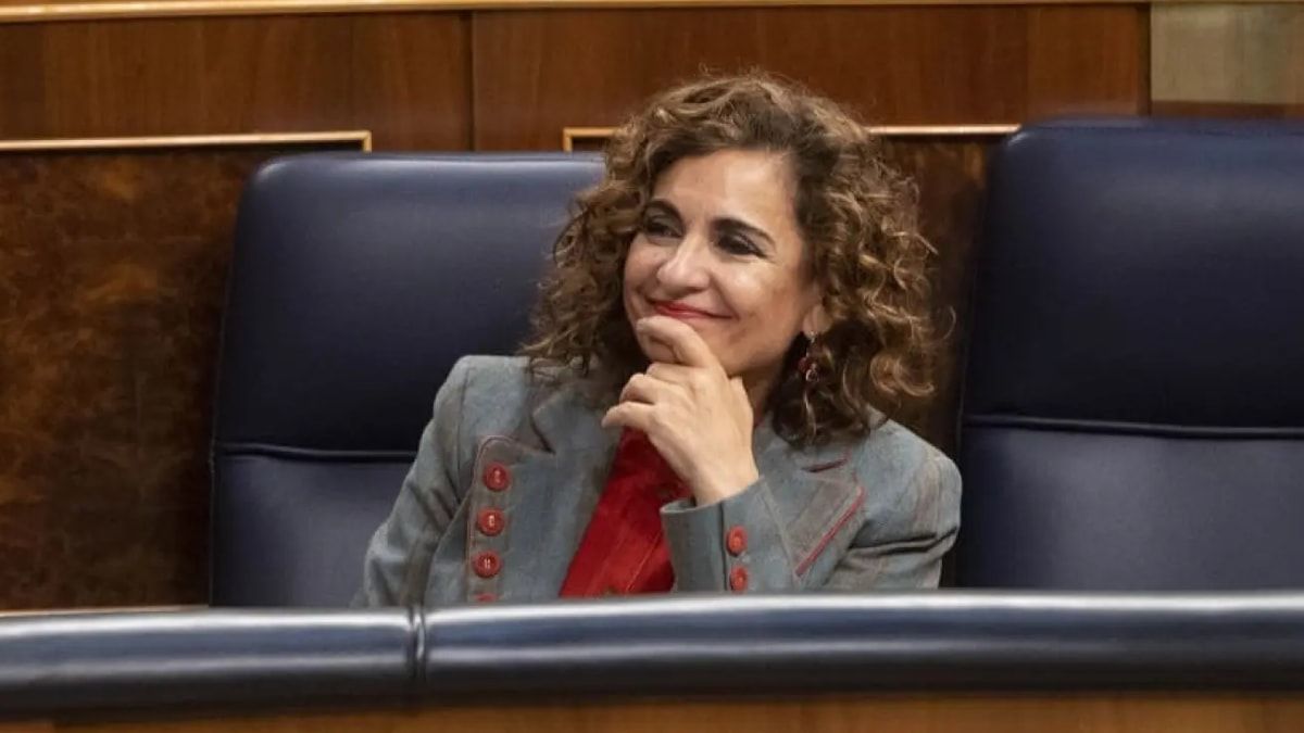 Hacienda multa con hasta 30.000 euros si haces mal la Declaración de la Renta Ministra de Hacienda, Maria Jesus Monterio