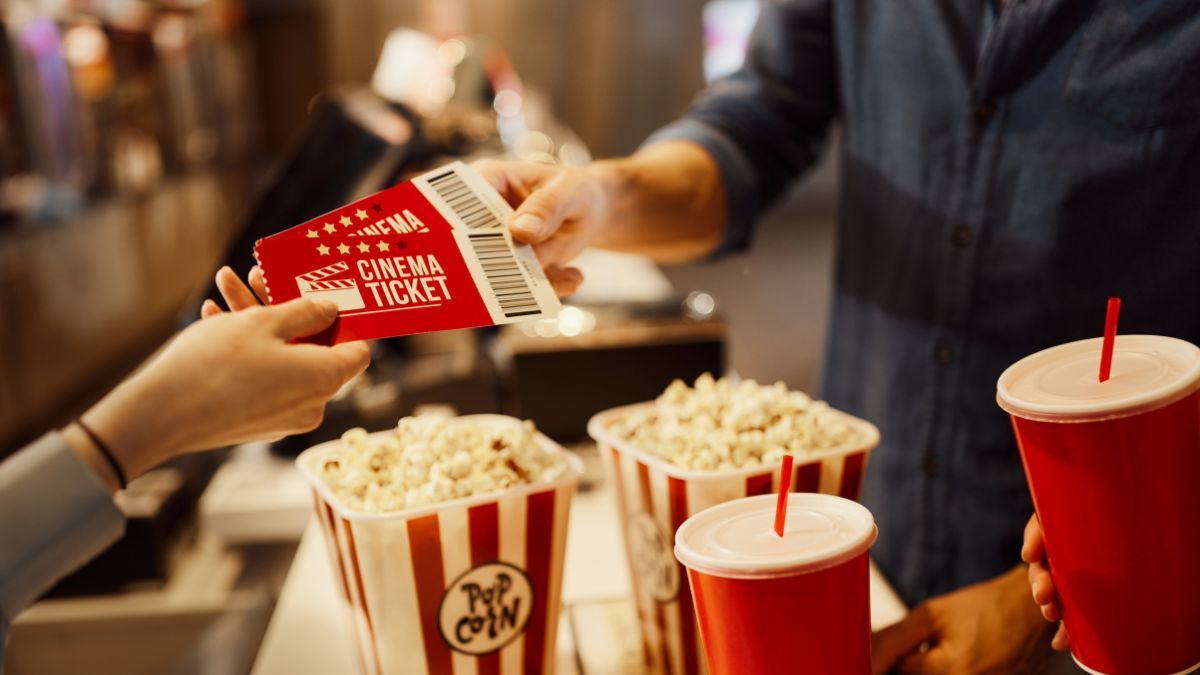 Entradas de cine junto a palomitas Entradas de cine junto a palomitas