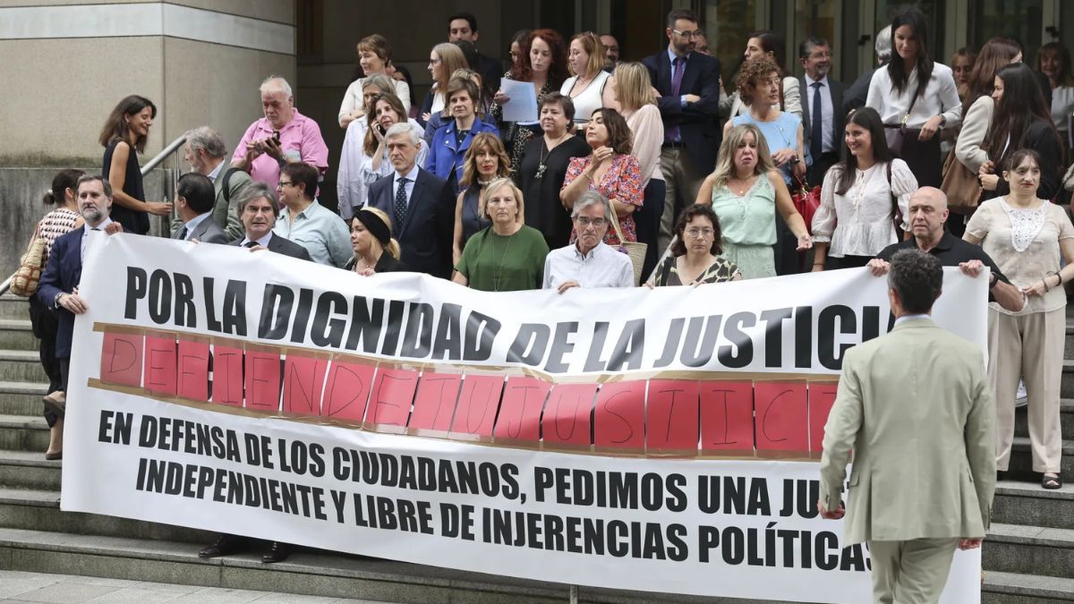 Concentración contra las reformas judiciales