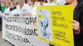 Un grupo de médicos se concentra contra la propuesta de Estatuto Marco del Ministerio de Sanidad