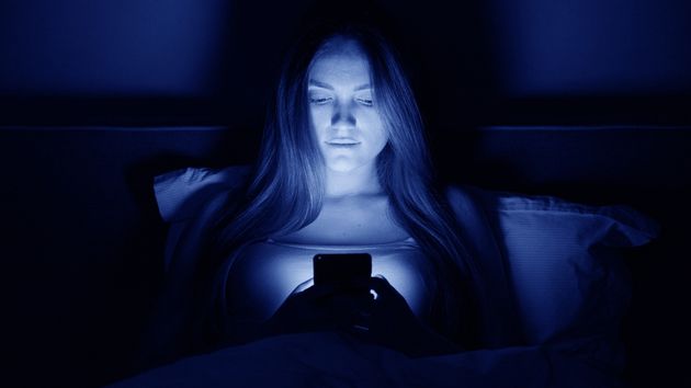 Qué significa mirar la pantalla de bloqueo del móvil cada 5 minutos según la psicología