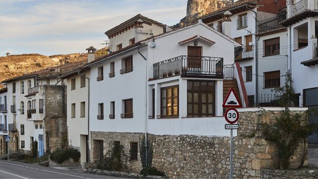 El pequeño pueblo blanco a 1 hora de Castellón que vende chalés de 200 metros por 30.000 euros y busca emprendedores