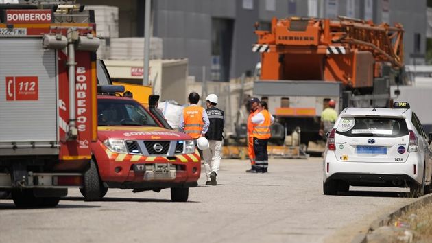 Muere un trabajador y otros cuatro resultan heridos tras el derrumbe de una nave en construcción en Camas