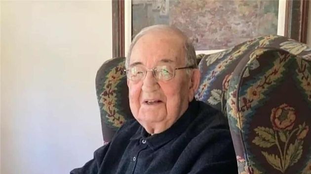 Un jubilado niega su herencia de 14 millones de euros a su hijo biológico no reconocido y la reparte entre un hombre y la Iglesia con tal de que no la cobre