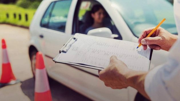 La DGT prepara nuevos cambios en el examen teórico del carnet de conducir: más exigentes… y no solo habrá preguntas