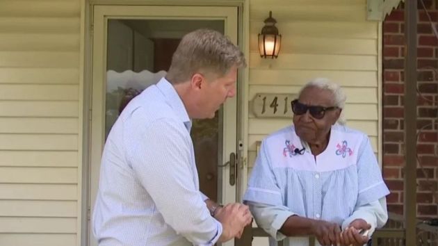 "Soy una anciana": una mujer de 95 años se defiende tras ser estafada por sus jardineros