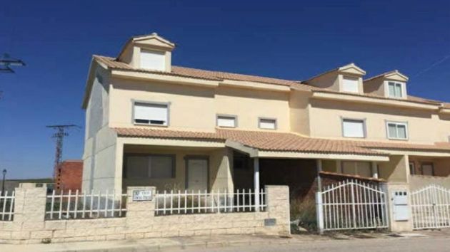 Solvia ofrece un chalet en buen estado con 175 metros, 3 habitaciones y cocina amueblada por 47.000 euros