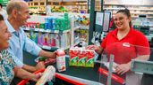 Cajera de un supermercado DIA