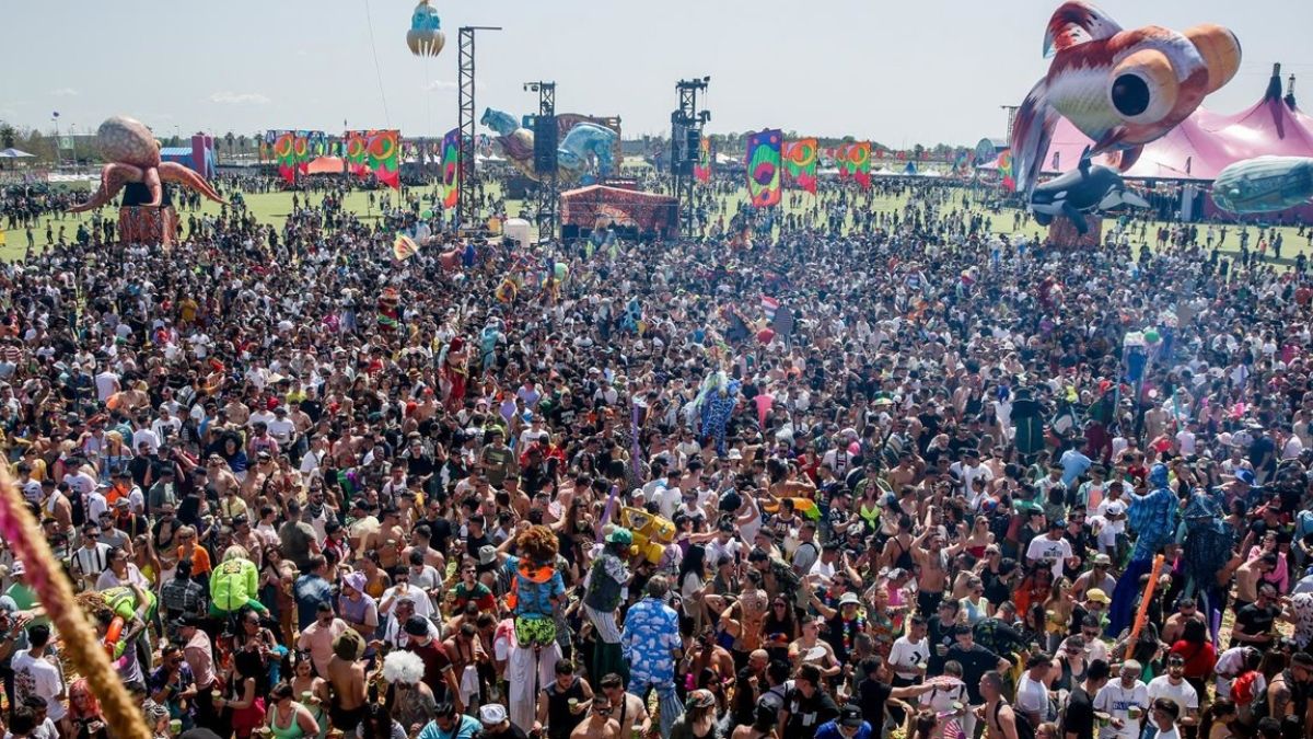 Se buscan más de 2.000 personas para trabajar en festivales y conciertos este verano Asistentes a un festival de verano