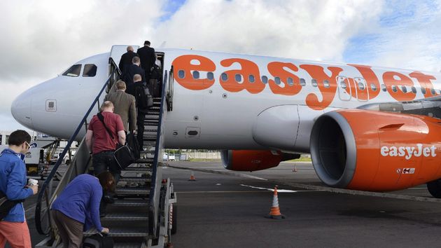 Pasajeros subiendo a un avión de easyJet