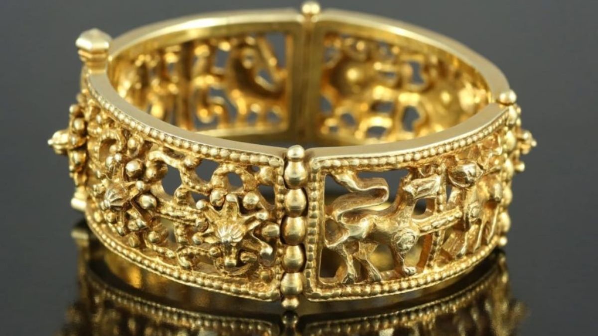 Una pulsera de oro Una pulsera de oro