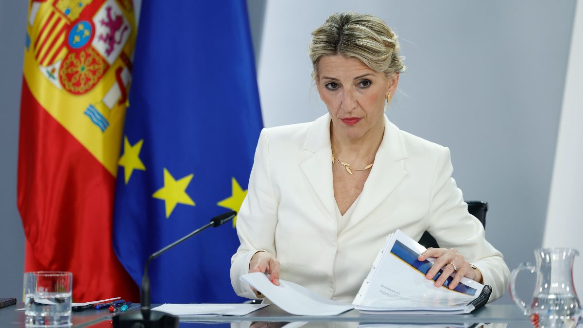 Adiós a la reducción de jornada: el motivo por el que pueden echarla para atrás y obligar a Yolanda Díaz a empezar de cero La ministra de Trabajo, Yolanda Diaz
