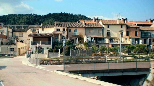 Un pueblo medieval a menos de 1 hora de Barcelona ofrece casa gratis y una ayuda de 15.000 euros a quien vuelva a abrir su tienda