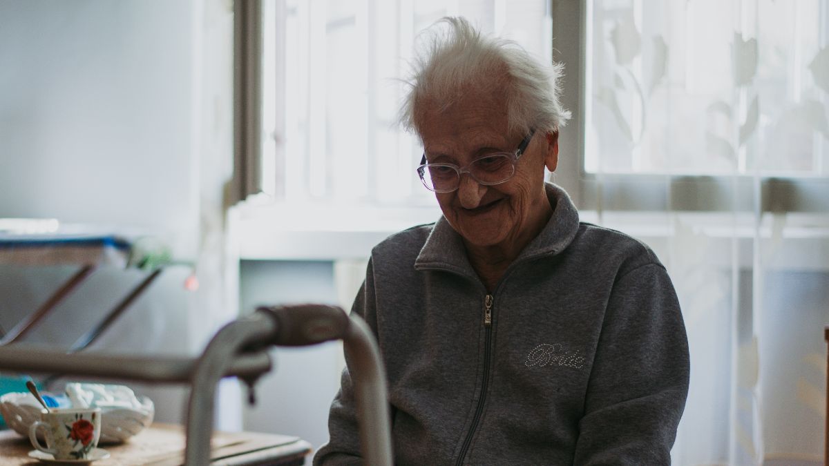 Una anciana seria Una anciana seria
