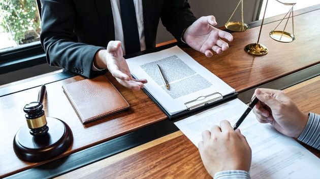 Se abre el testamento del difunto y descubres que te has quedado sin herencia: qué hacer en estos casos, según un abogado