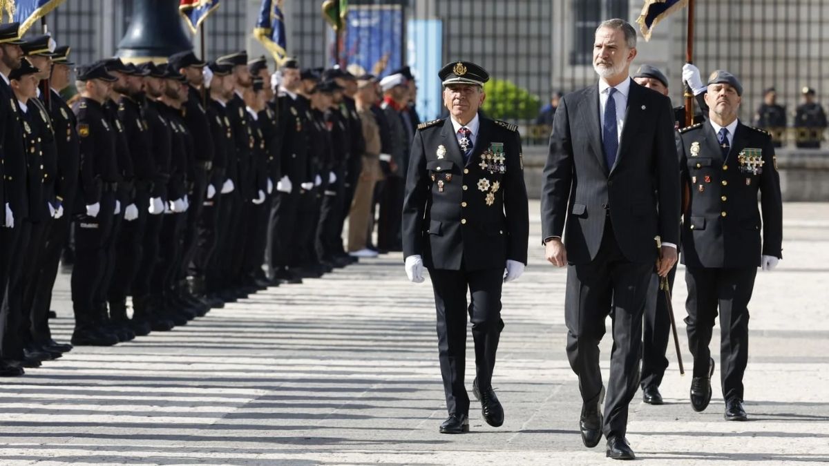 La Policía Nacional de la Casa del Rey denuncia la falta de dinero para pagar "adelantos y comisiones en curso" a sus agentes El Rey Felipe VI pasa revista a las tropas de Policía Nacional