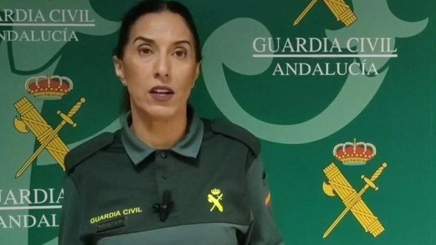 La Guardia Civil avisa a toda España: pueden multarte por llevar las maletas en el asiento trasero del coche en estos casos La Guardia Civil avisa a toda España: pueden multarte por llevar las maletas en el asiento trasero del coche en estos casos