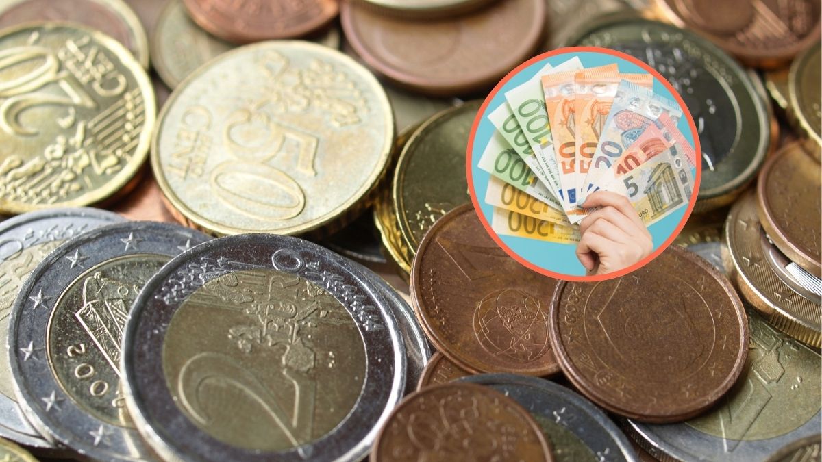 La moneda de un euro que se vende por 500 euros: puedes ser millonario si consigues una y hay miles en circulación Una mano con billetes sobre monedas de euro