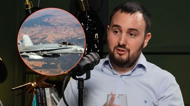 Enrique Gil, piloto de F-18 del Ejército: “23 años volando solo un caza de combate, te sientes el rey del mundo”