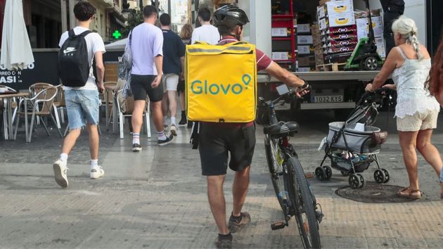 Glovo hace contrato de trabajo a 14.000 repartidores y fulmina su modelo de falsos autónomos
