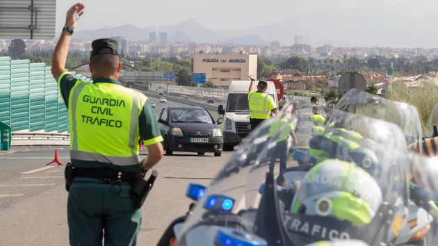 La DGT inicia la renovación de la señalización vial con pictogramas y mensajes más actuales