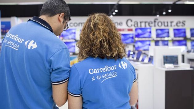 Un trabajador de Carrefour con 23 años de antigüedad es despedido por llevarse un plato de comida preparada y no pagarlo: le delató un compañero