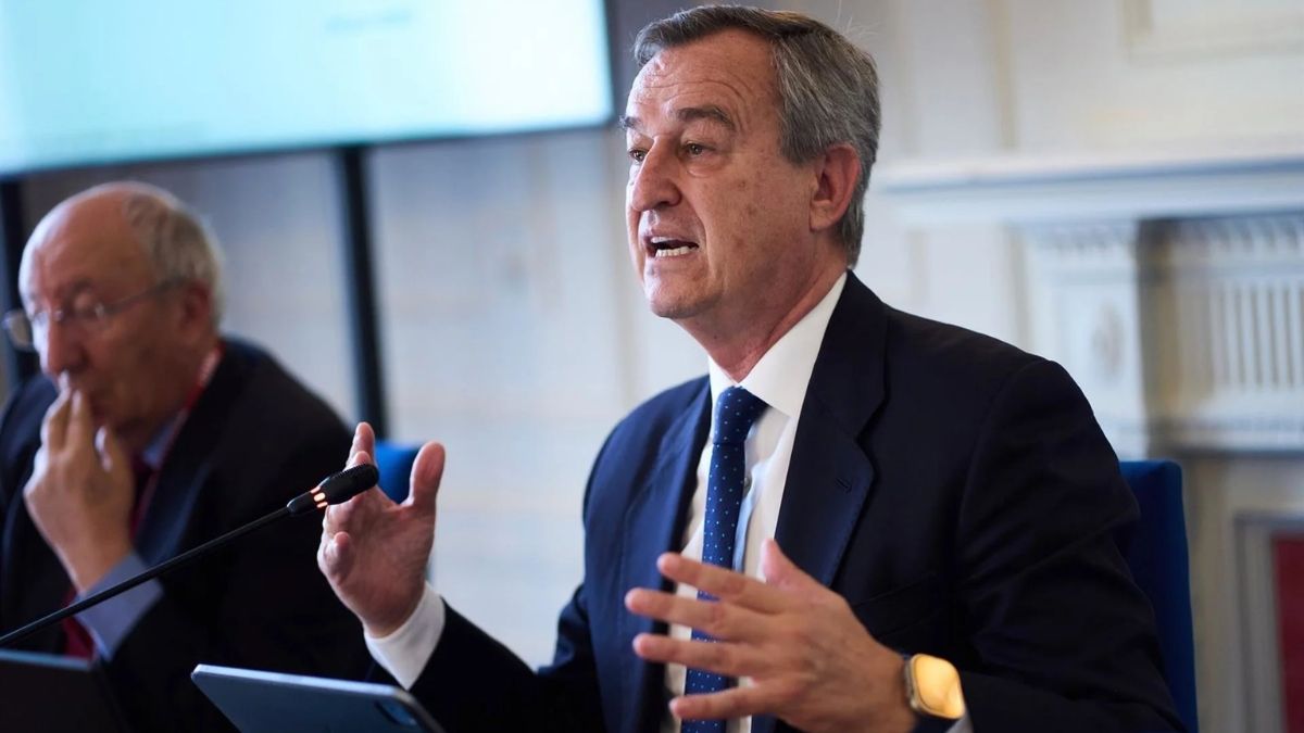 Sabadell revoluciona el Ibex tras vender TSB a Santander por más de 3.300 millones de euros en plena OPA con BBVA Consejero delegado de Banco Sabadell