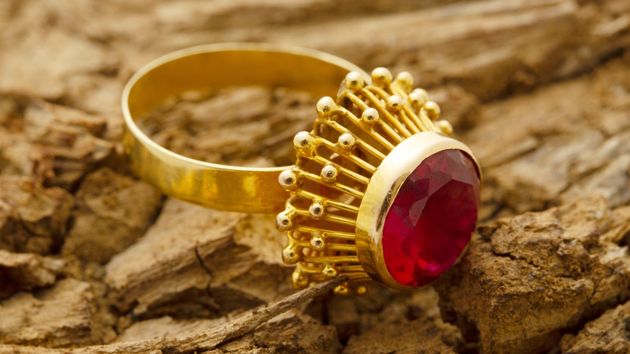 “Esperaba 500 euros como mucho”: una joven va a tasar las joyas de oro de su abuela y su reacción se ha hecho viral