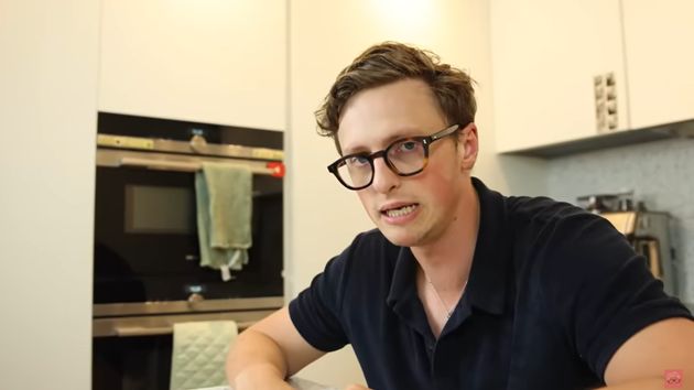Un youtuber viaja a Italia para obtener un certificado de defunción y así conseguir un reembolso de 43 euros de una aerolínea