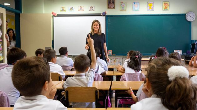 Estos colegios buscan maestros y profesores: se puede trabajar sin necesidad de aprobar una oposición