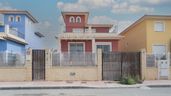 Fachada de una casa en venta de CaixaBank