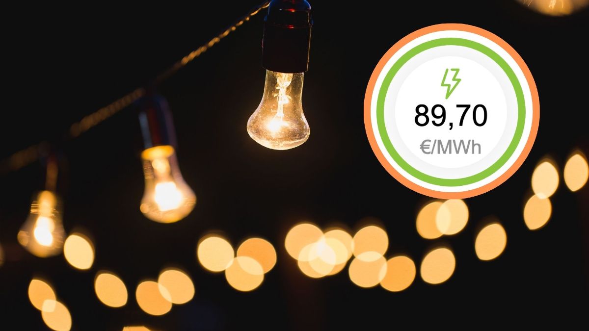 Precio de la luz miércoles 9 de julio de 2025, dentro del mercado mayorista: ¿Cuándo es más cara y más barata? Bombillas encendidas