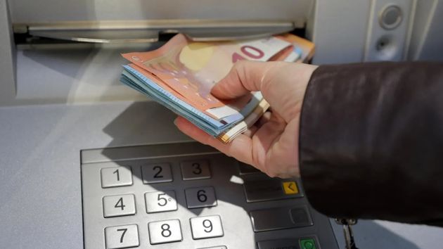 Hacienda confirma que incluir a los hijos como titulares de cuentas bancarias no constituye una donación automática