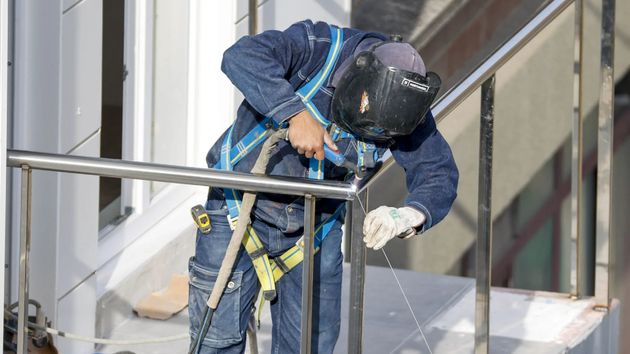 Un trabajador de la construcción, durante su jornada