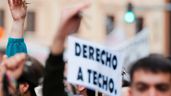 Manifestantes agitan las llaves de sus casas en señal de protesta