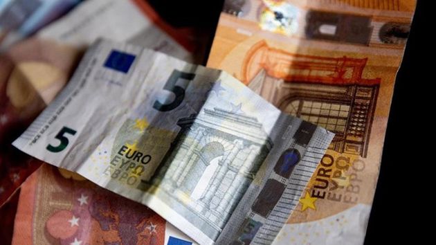 Varios billetes de euro