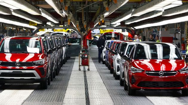 Llaman a revisión más de 636.000 coches Citroën, Opel, Peugeot y otros modelos por un defecto en el motor: estos son los vehículos afectados