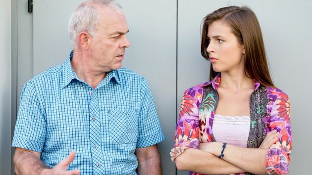  Padre e hija enfadados 