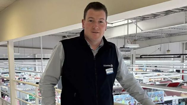 Soy gerente de un hipermercado con solo 27 años y un certificado de formación profesional: “Aquí les dejo mi sueldo mensual”